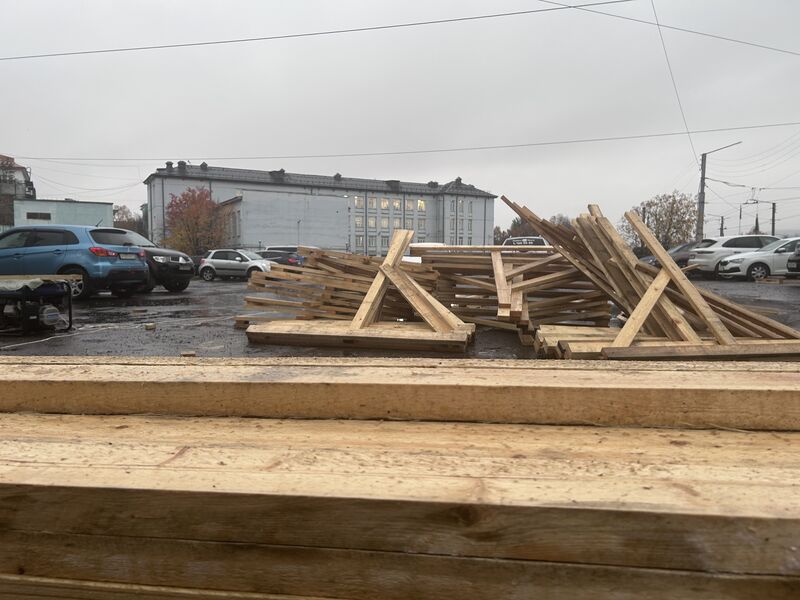 In Murmansk, preparations have begun to build a parking lot behind the Meridian hotel and business center.