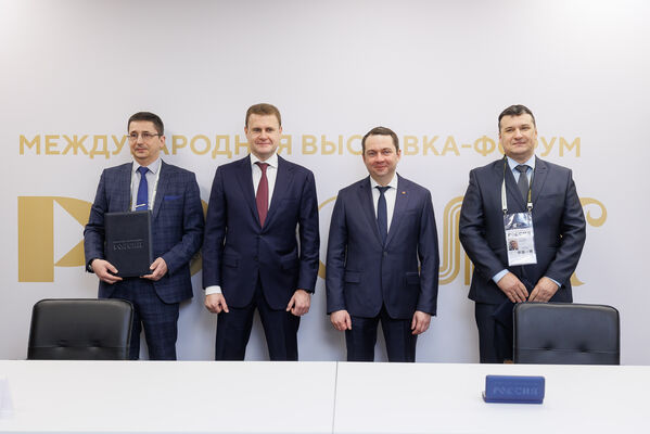 В рамках Дня Мурманской области подписаны соглашения о развитии транспортно-логистических и туристических объектов
