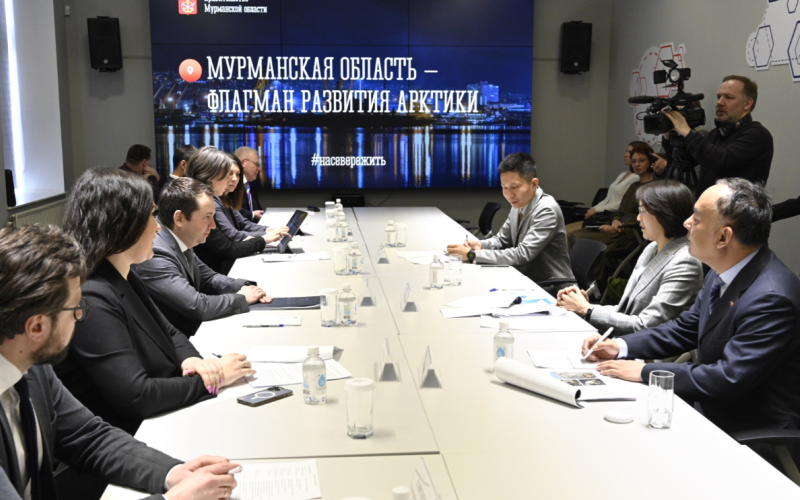 Губернатор Мурманской области провел встречу с генконсулом КНР в Петербурге
