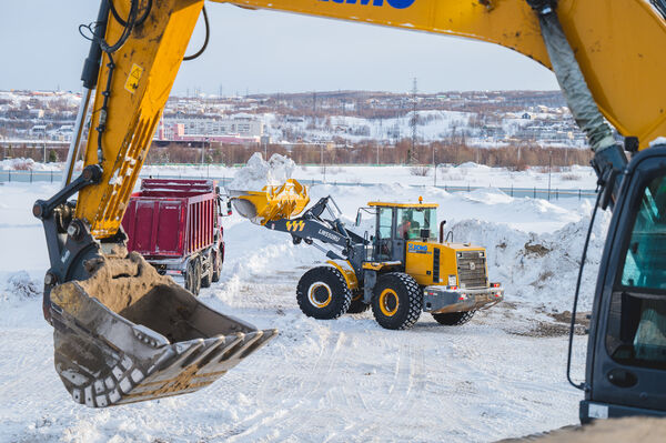 In the Murmansk region, the development of a foundation pit for the construction of the Kola Lights residential complex has begun