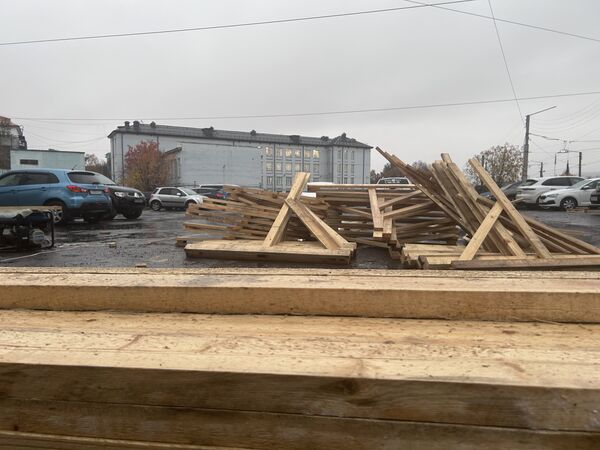 In Murmansk, preparations have begun to build a parking lot behind the Meridian hotel and business center.