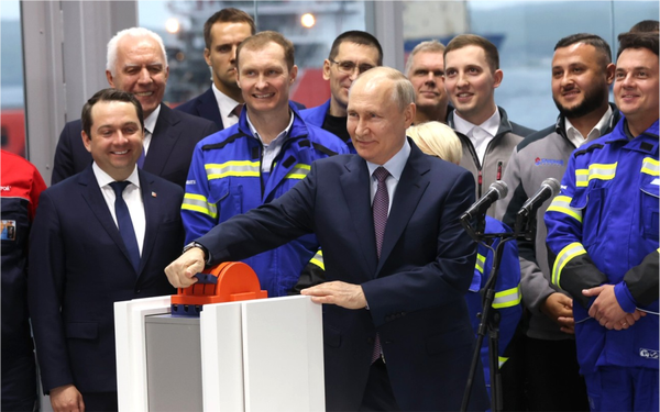 Президент РФ запустил первую технологическую линию для завода «Арктик СПГ — 2» по Севморпути