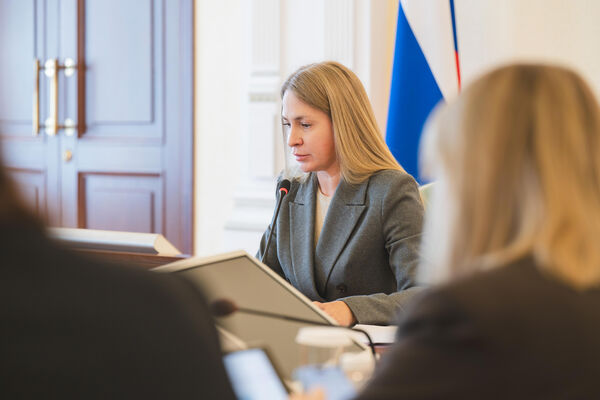 Оперативное совещание в правительстве региона начали с поздравления предпринимателей