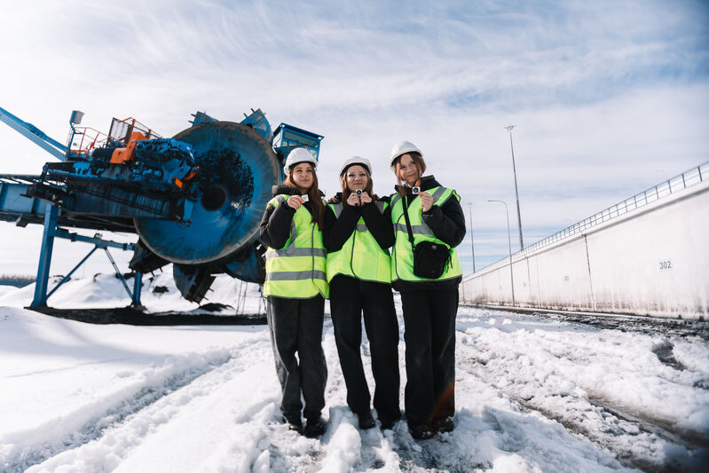 Students of the Governors Lyceum visited the sites of key investment projects in the Murmansk region