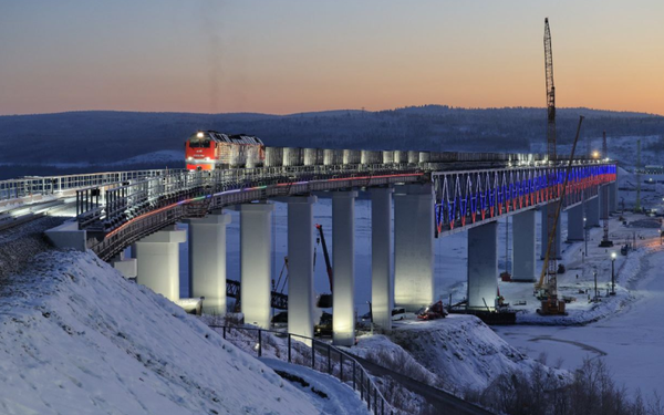 Владимир Путин дал старт движению первого поезда на железнодорожном мосту через Тулому