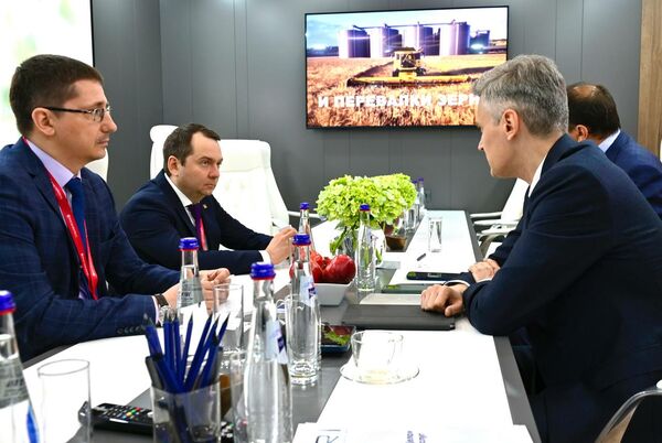 Andrey Chibis discussed the prospects for the development of logistics opportunities in the region on the sidelines of the SPIEF