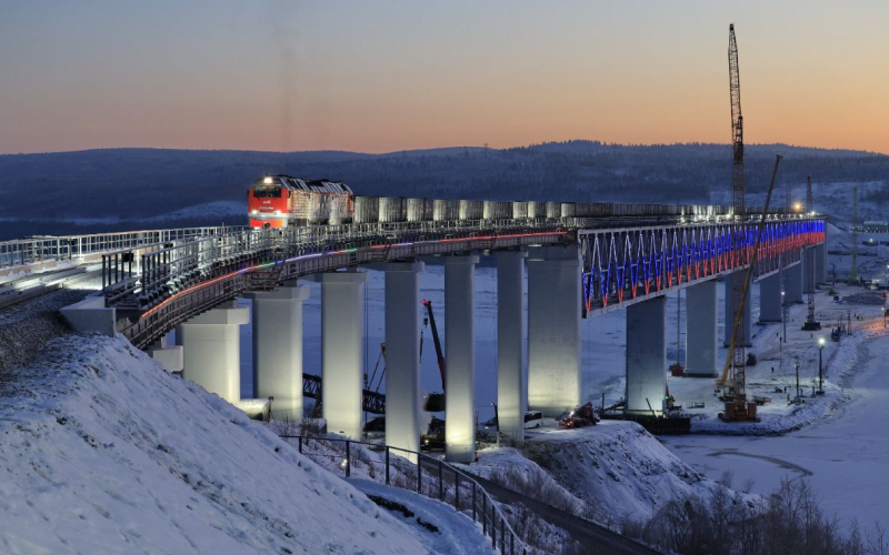 Vladimir Putin launched the movement of the first train on the railway bridge over Tuloma